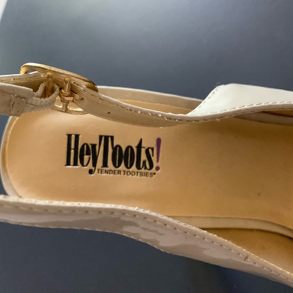 Tender Tootsies size 7 heels. - Picture 3 of 5